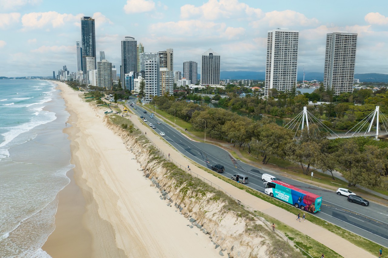 bus tour of queensland