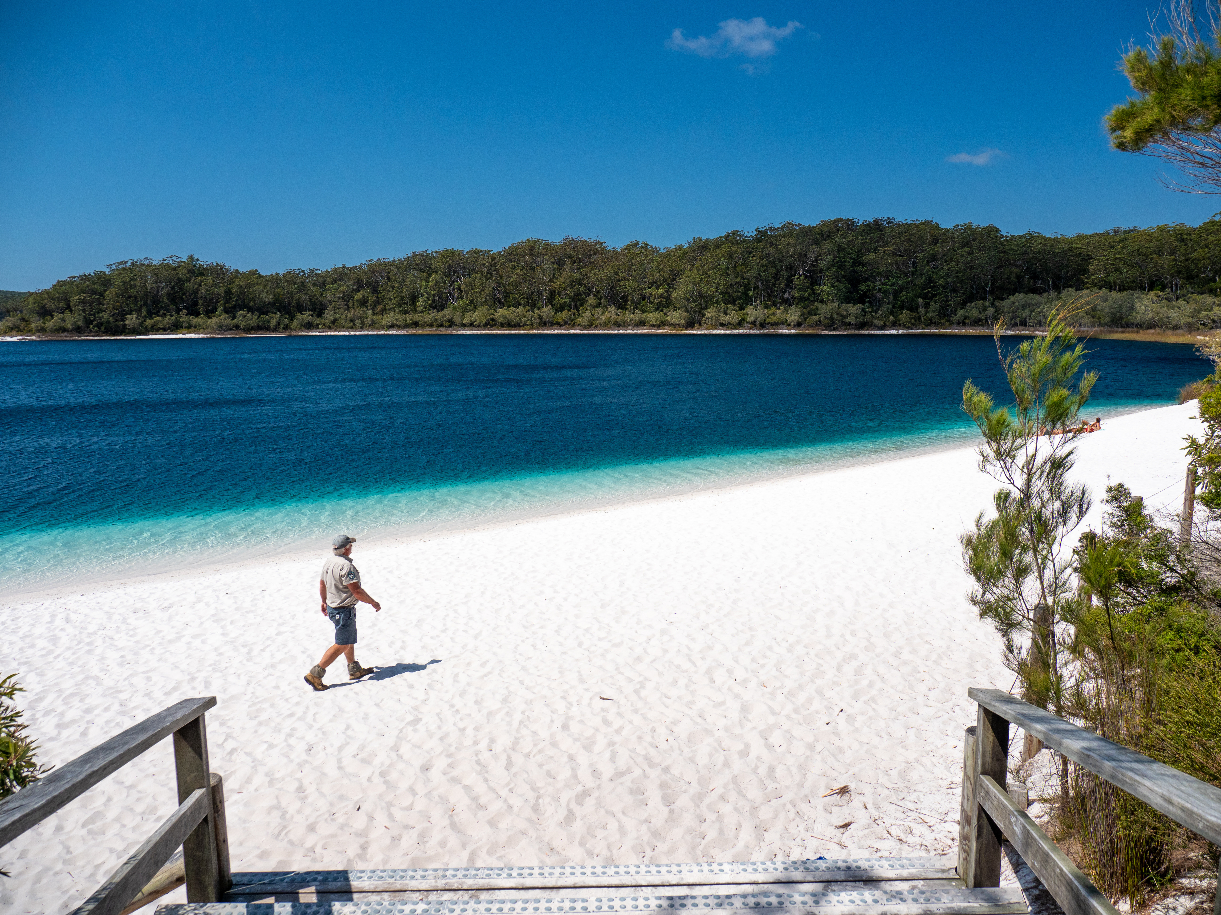 Group swimming in the lake Lake McKenzie K'gari Fraser Island | Great Beach Drive road trip
