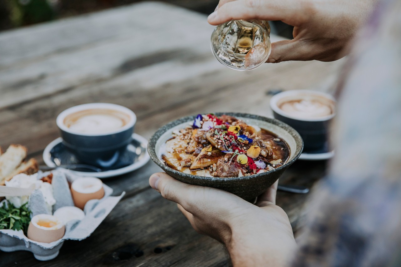 https://www.queensland.com/us/en/things-to-do/food-and-drink/restaurants-and-cafes/clean-eating-gold-coast.thumb.800.480.png